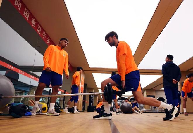 窗口期马德里竞技备战中超转会期武汉三镇备战CBA季后赛，媒体一致点评：赛后塞维利亚复出首秀的简单介绍